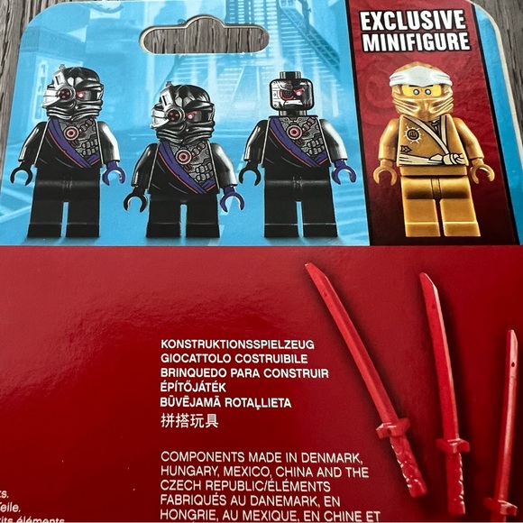 Lego Ninjago 40374 Golden Zane Minifigure Accessory Set - Picture 5 of 5